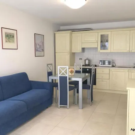 Sweet With Bright Garden In Apartment