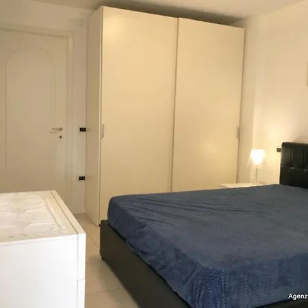 Sweet With Bright Garden In Apartment Grado