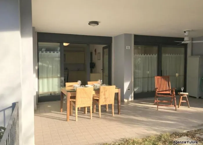 Sweet With Bright Garden In Apartment Grado