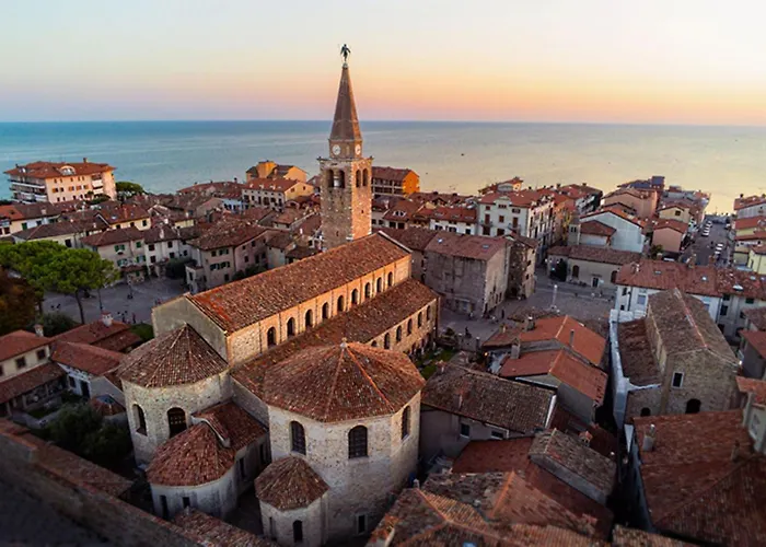 公寓 Sweet With Bright Garden In *